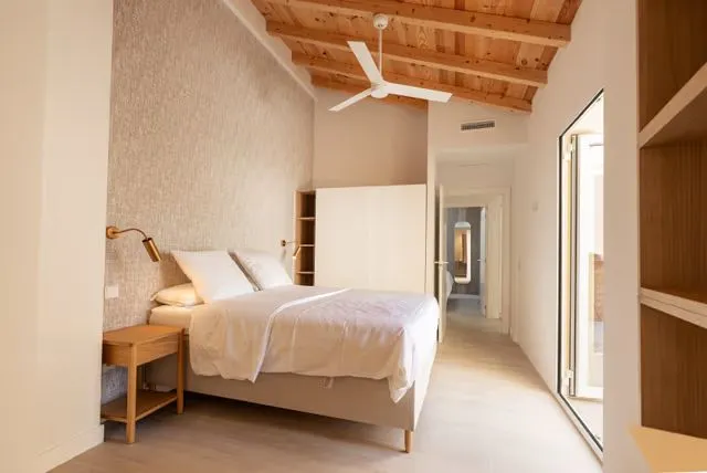 corporate-housing-malaga-toro-bedroom-vaulted-ceiling-dsc03455-640