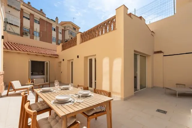 corporate-housing-malaga-toro-dining-table-terrace-dsc03964-640