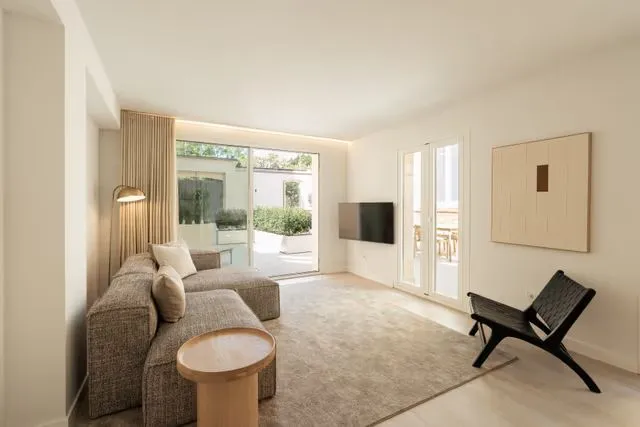 corporate-housing-malaga-toro-living-room-terrace-access-dsc03716-640