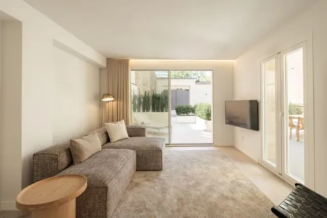 corporate-housing-malaga-toro-living-room-terrace-access-dsc03731-640