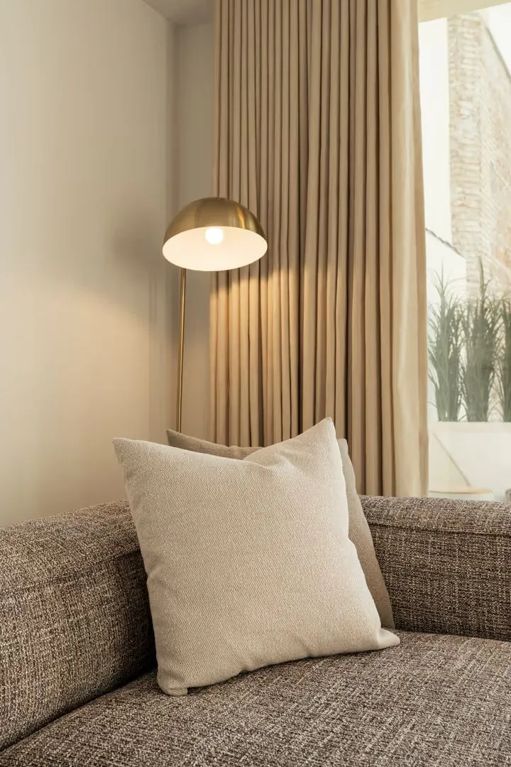 corporate-housing-malaga-toro-sofa-cushion-lamp-dsc03769-1080