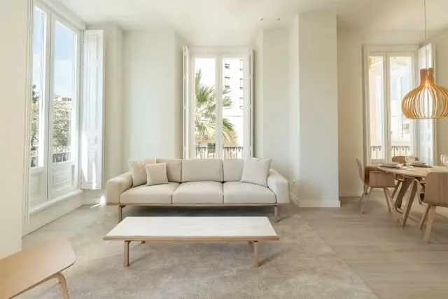 corporate-housing-malaga-azuri-living-dining-area-dsc04740-3-640