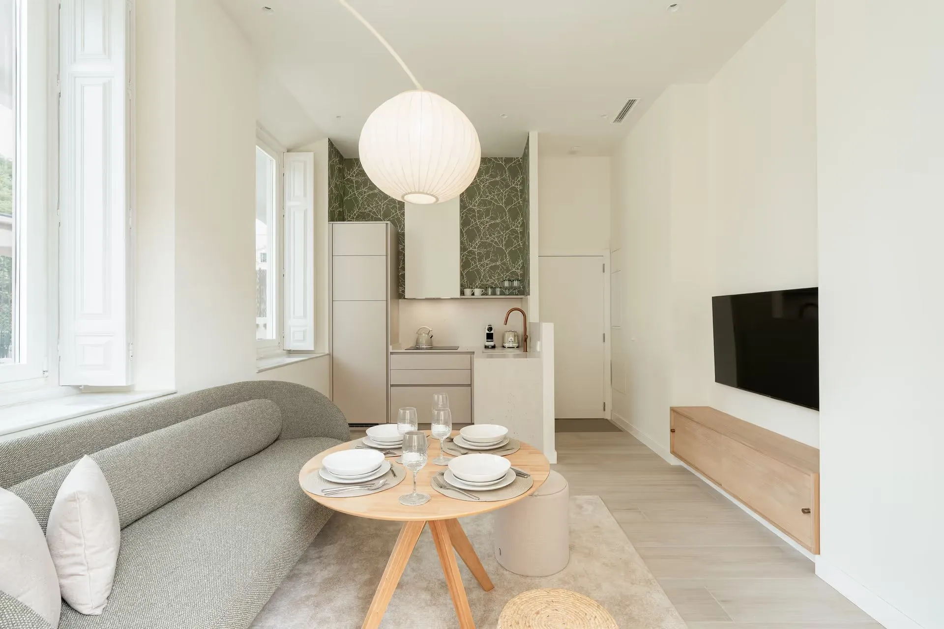 corporate-housing-malaga-oliva-living-dining-kitchen-dsc00587-1920