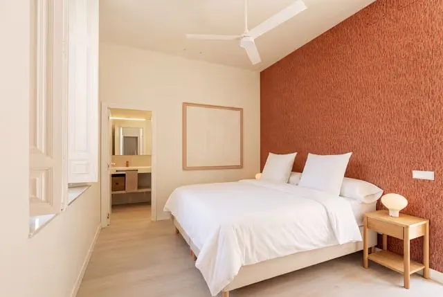 corporate-housing-malaga-vino-bedroom-ensuite-vino-dsc04179-linen-640