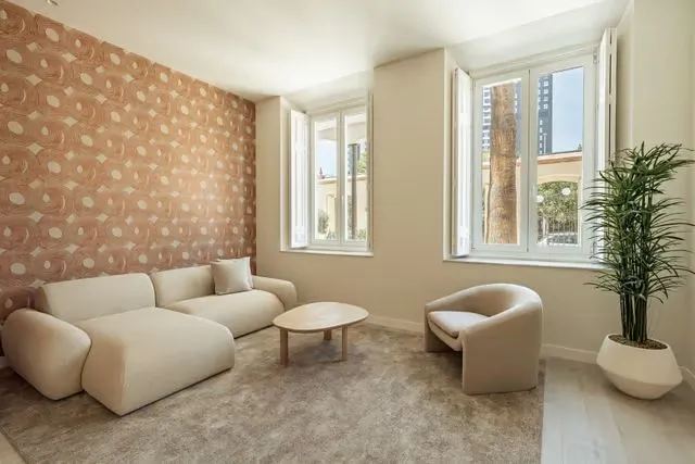 corporate-housing-malaga-vino-living-room-wallpaper-dsc04419-640